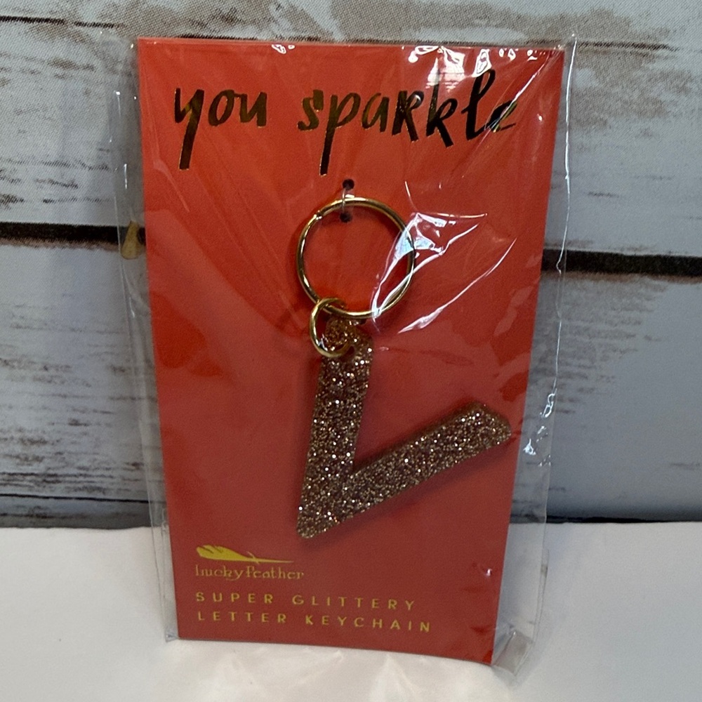 Keychain Lucky Feather Super Glittery Gold Letter V New